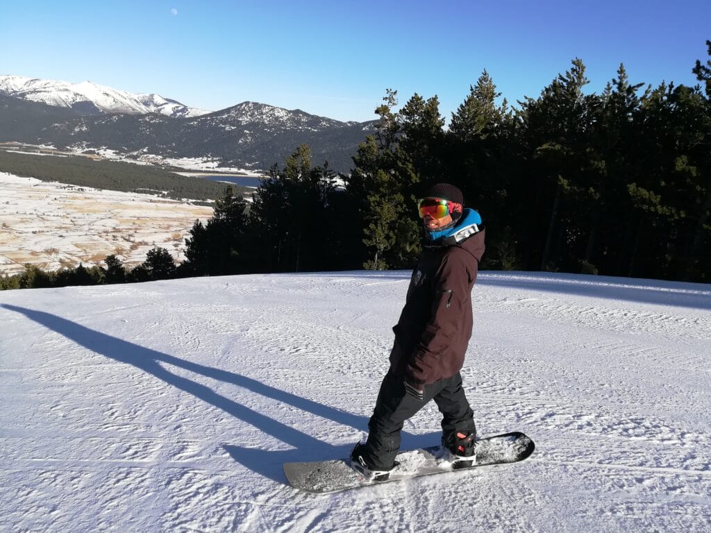 BACKYARD SNOWBOARD SCHOOL